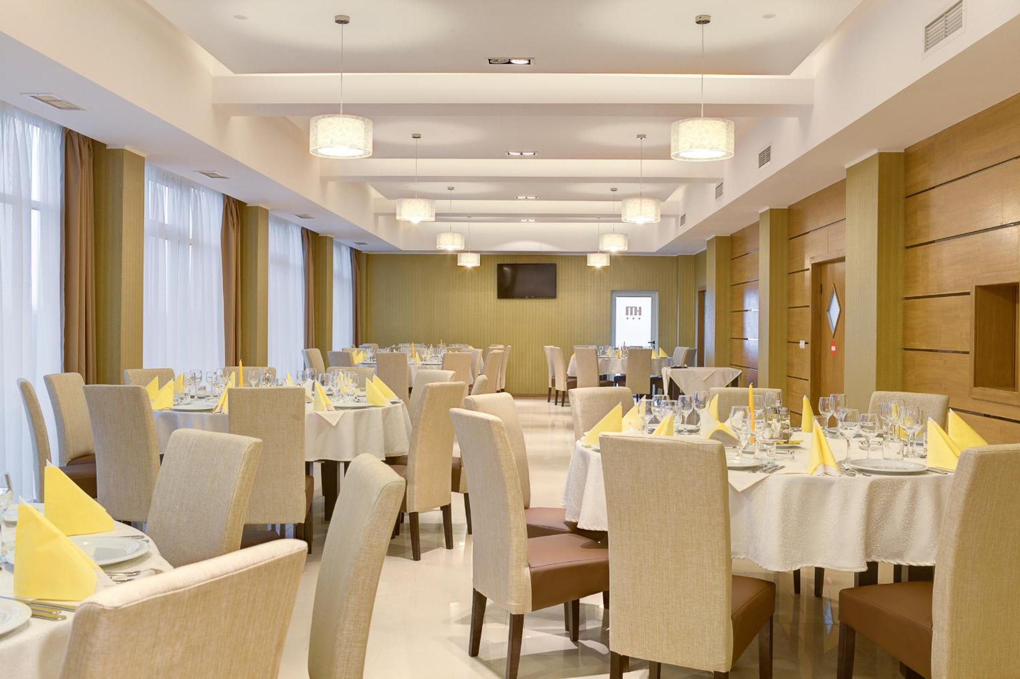 Hotel Mariss Alba Iulia Extérieur photo