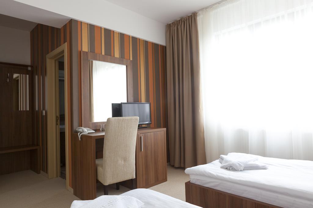 Hotel Mariss Alba Iulia Chambre photo